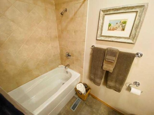 158 Maligne Drive, Hinton, AB - Indoor Photo Showing Bathroom