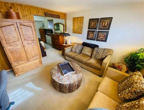 158 Maligne Drive, Hinton, AB - Indoor Photo Showing Living Room