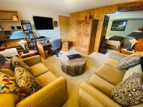 158 Maligne Drive, Hinton, AB - Indoor Photo Showing Living Room