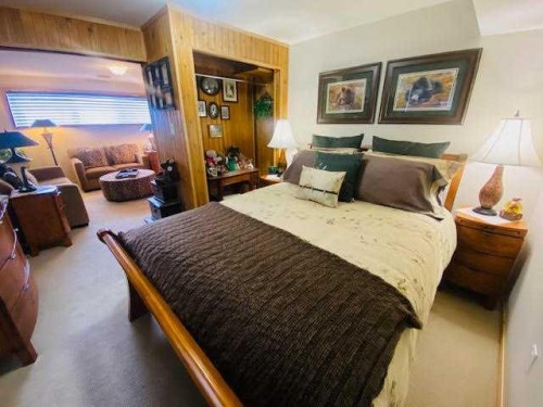 158 Maligne Drive, Hinton, AB - Indoor Photo Showing Bedroom