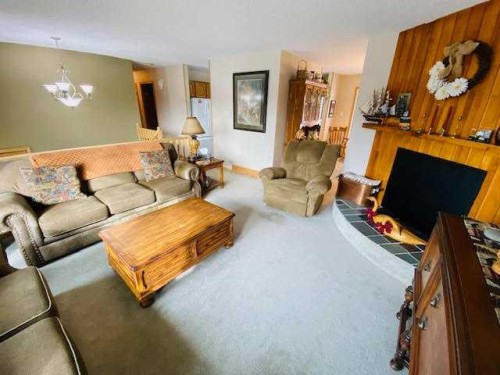 158 Maligne Drive, Hinton, AB - Indoor Photo Showing Living Room