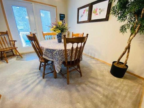 158 Maligne Drive, Hinton, AB - Indoor Photo Showing Dining Room