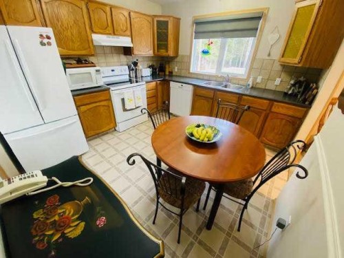 158 Maligne Drive, Hinton, AB - Indoor Photo Showing Kitchen With Double Sink