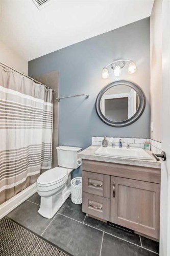 21 Marina View Close, Rochon Sands, AB - Indoor Photo Showing Bathroom