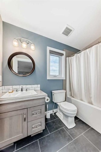 21 Marina View Close, Rochon Sands, AB - Indoor Photo Showing Bathroom