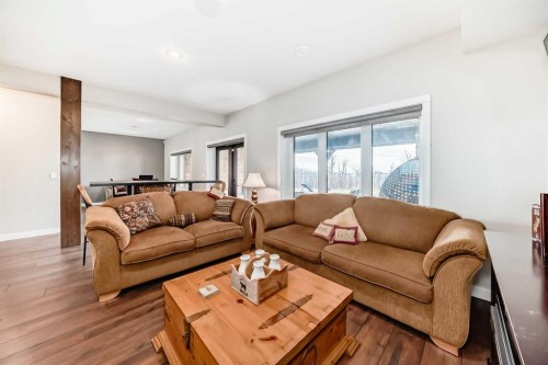 21 Marina View Close, Rochon Sands, AB - Indoor Photo Showing Living Room