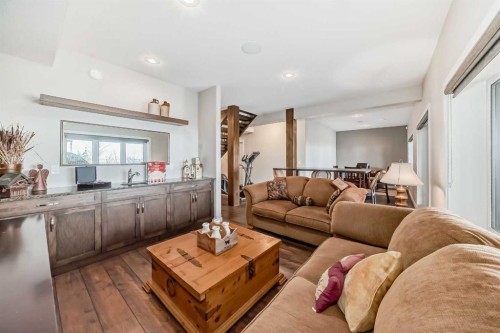 21 Marina View Close, Rochon Sands, AB - Indoor Photo Showing Living Room