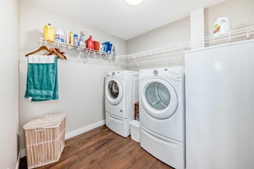 21 Marina View Close, Rochon Sands, AB - Indoor Photo Showing Laundry Room