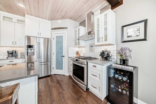 21 Marina View Close, Rochon Sands, AB - Indoor Photo Showing Kitchen