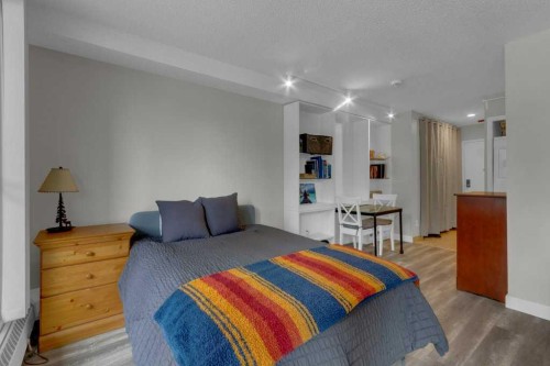 111-414 Squirrel Street, Banff, AB - Indoor Photo Showing Bedroom