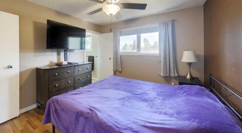 4307 10 Avenue, Edson, AB - Indoor Photo Showing Bedroom