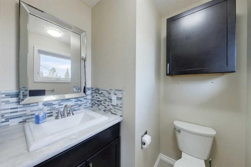 4307 10 Avenue, Edson, AB - Indoor Photo Showing Bathroom