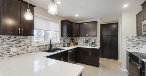 4307 10 Avenue, Edson, AB - Indoor Photo Showing Kitchen With Double Sink With Upgraded Kitchen