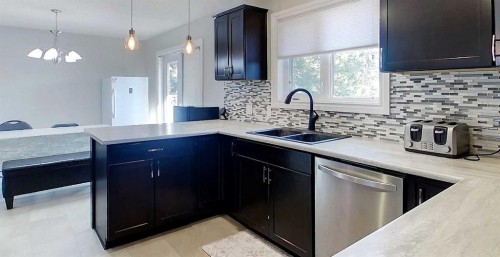 4307 10 Avenue, Edson, AB - Indoor Photo Showing Kitchen With Double Sink With Upgraded Kitchen