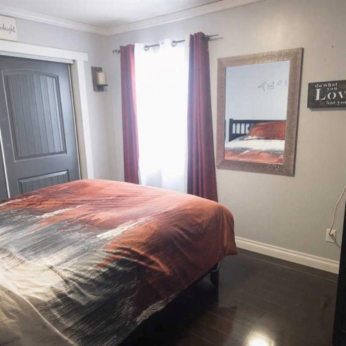 5015 8 Avenue, Edson, AB - Indoor Photo Showing Bedroom