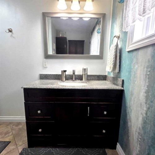 5015 8 Avenue, Edson, AB - Indoor Photo Showing Bathroom