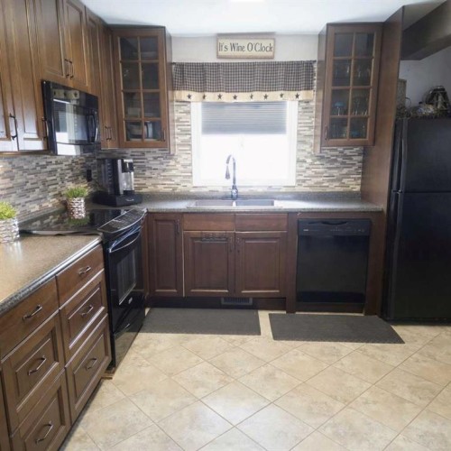 5015 8 Avenue, Edson, AB - Indoor Photo Showing Kitchen