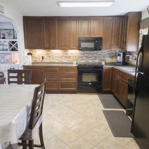 5015 8 Avenue, Edson, AB - Indoor Photo Showing Kitchen With Double Sink