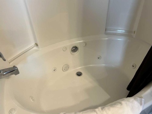 812 5 A Street, Fox Creek, AB - Indoor Photo Showing Bathroom