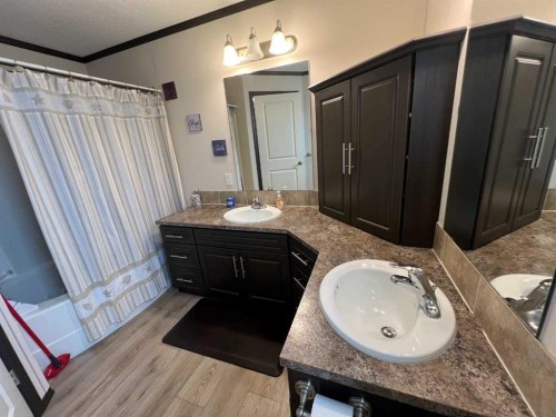 812 5 A Street, Fox Creek, AB - Indoor Photo Showing Bathroom