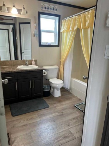 812 5 A Street, Fox Creek, AB - Indoor Photo Showing Bathroom