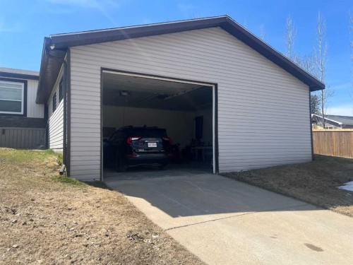 812 5 A Street, Fox Creek, AB - Outdoor