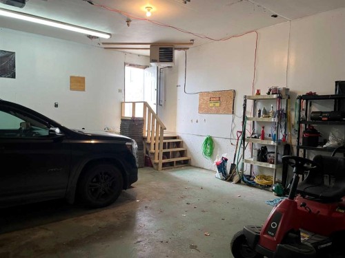 812 5 A Street, Fox Creek, AB - Indoor Photo Showing Garage