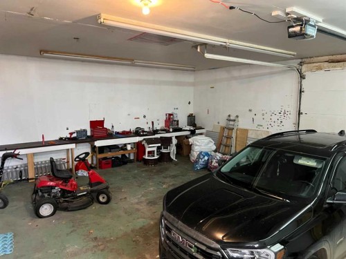 812 5 A Street, Fox Creek, AB - Indoor Photo Showing Garage
