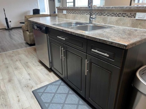 812 5 A Street, Fox Creek, AB - Indoor Photo Showing Kitchen With Double Sink