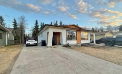 389 Mountain Street Hinton, AB T7V 1K6