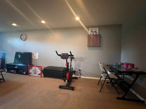 4830 16 Avenue, Edson, AB - Indoor Photo Showing Gym Room