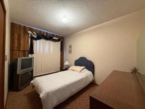 41 Ella Mae Crescent, Whispering Hills, AB - Indoor Photo Showing Bedroom