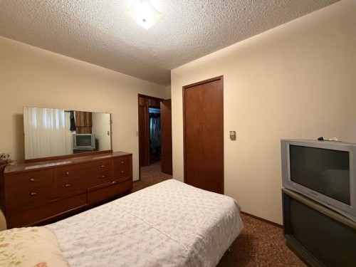 41 Ella Mae Crescent, Whispering Hills, AB - Indoor Photo Showing Bedroom
