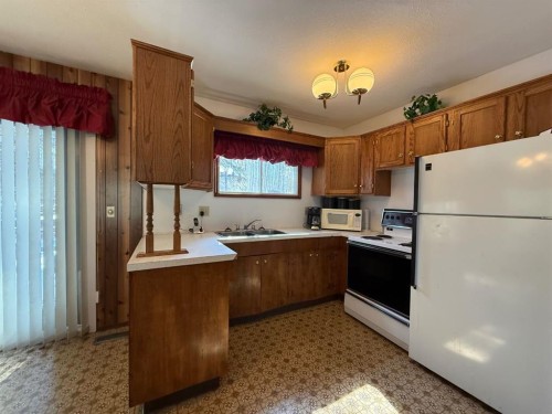 41 Ella Mae Crescent, Whispering Hills, AB - Indoor Photo Showing Kitchen With Double Sink