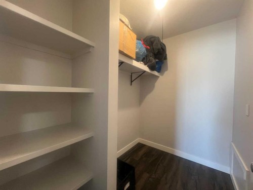 217A-5611 10 Avenue, Edson, AB - Indoor With Storage