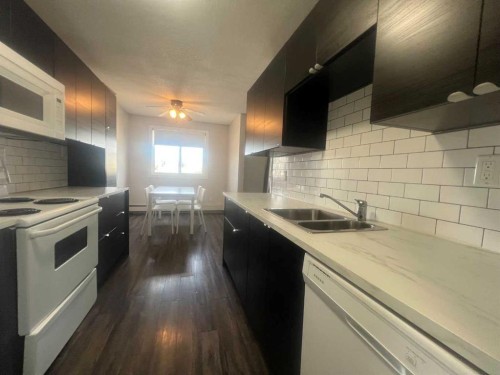 217A-5611 10 Avenue, Edson, AB - Indoor Photo Showing Kitchen With Double Sink