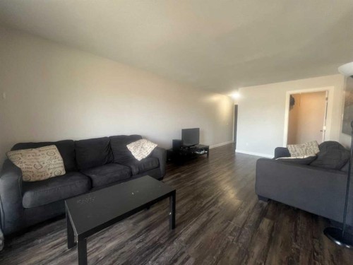 217A-5611 10 Avenue, Edson, AB - Indoor Photo Showing Living Room