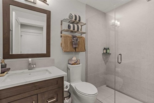 112A-1012 Spring Creek Drive, Canmore, AB - Indoor Photo Showing Bathroom