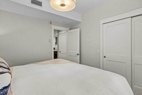 112A-1012 Spring Creek Drive, Canmore, AB - Indoor Photo Showing Bedroom