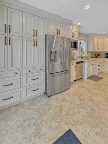 39 Ravine Drive, Whitecourt, AB - Indoor Photo Showing Kitchen