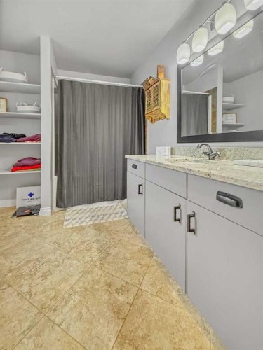 39 Ravine Drive, Whitecourt, AB - Indoor Photo Showing Bathroom