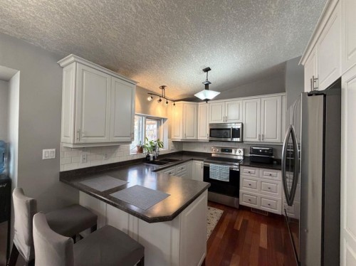 5910 10 Avenue, Edson, AB - Indoor Photo Showing Kitchen