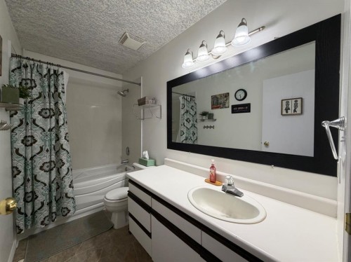 5910 10 Avenue, Edson, AB - Indoor Photo Showing Bathroom