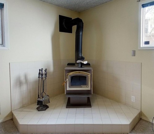 5910 10 Avenue, Edson, AB - Indoor Photo Showing Other Room