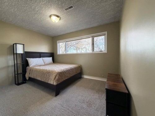 5910 10 Avenue, Edson, AB - Indoor Photo Showing Bedroom