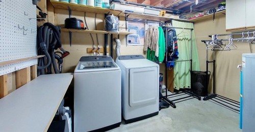 5910 10 Avenue, Edson, AB - Indoor Photo Showing Laundry Room