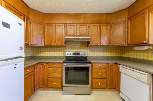 548 Mountain Street, Hinton, AB - Indoor Photo Showing Kitchen
