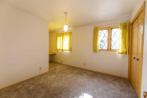 548 Mountain Street, Hinton, AB - Indoor Photo Showing Other Room