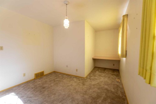 548 Mountain Street, Hinton, AB - Indoor Photo Showing Other Room