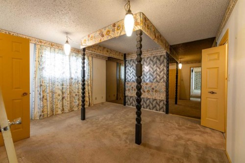 548 Mountain Street, Hinton, AB - Indoor Photo Showing Other Room